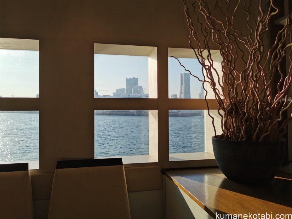 ロイヤルウイングのアフタヌーンティー横浜クルージング、船内からの眺望